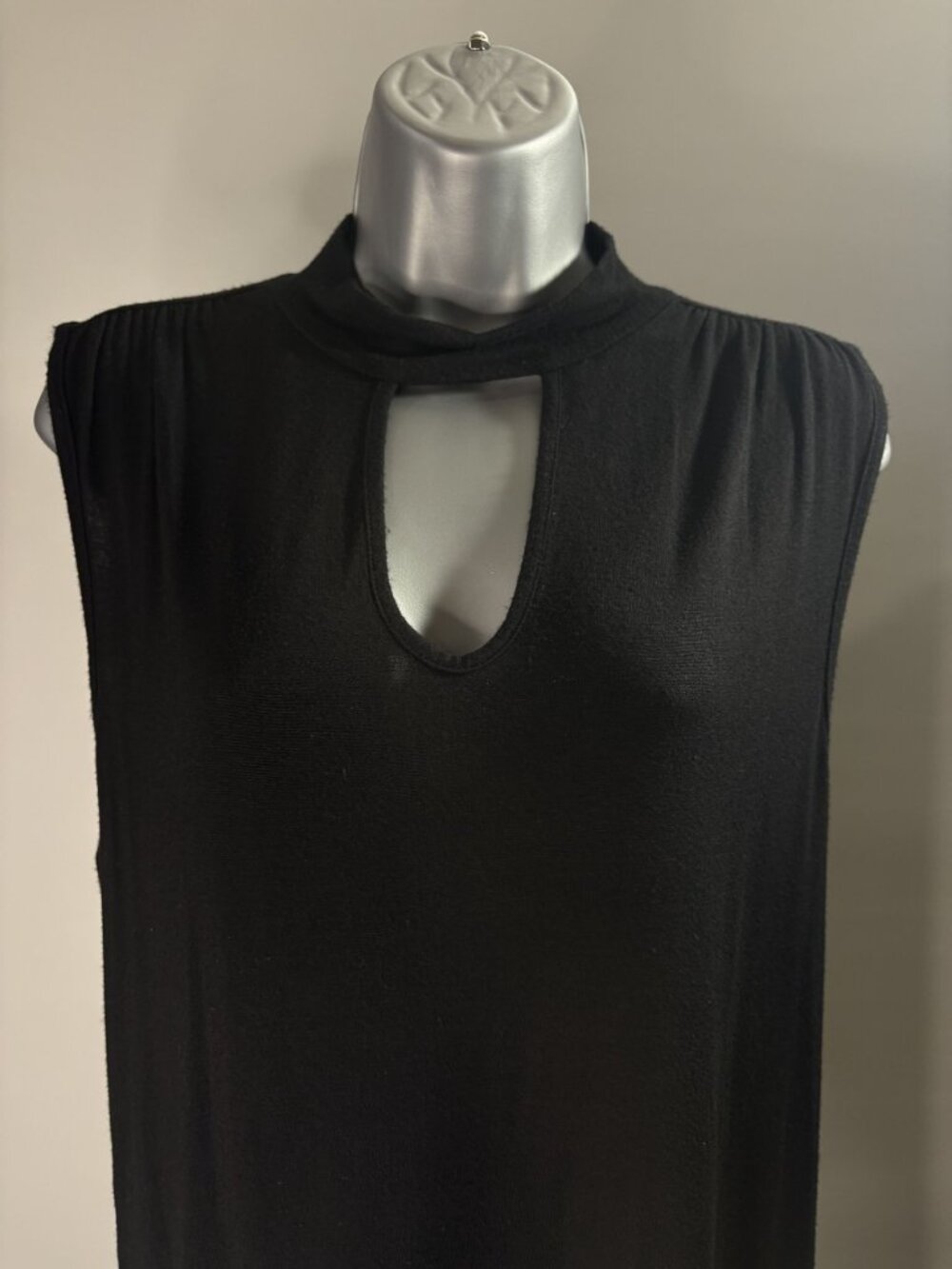 Jennifer Lopez Black Sleeveless Keyhole Neckline Choker Cut Top Tunic Collar (M) - Picture 2 of 16